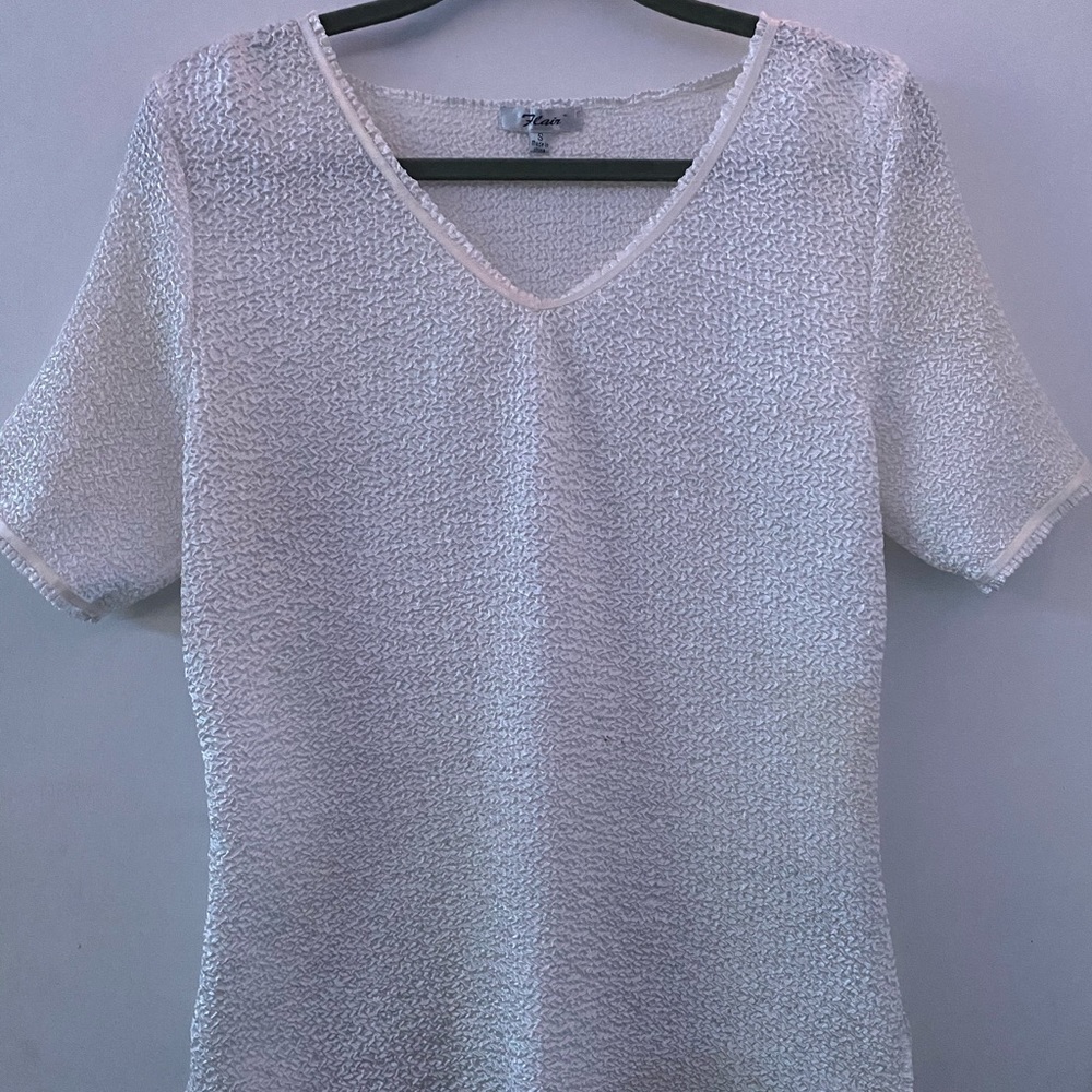 UNIQUELY TEXTURED WHITE TEE🤍